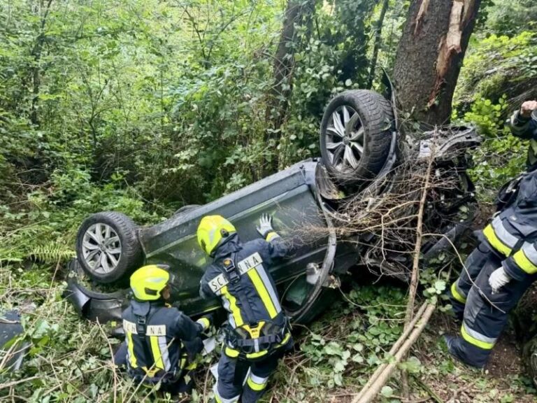 Precipita per 150 metri con l’auto, muore un 60enne - La voce di Bolzano